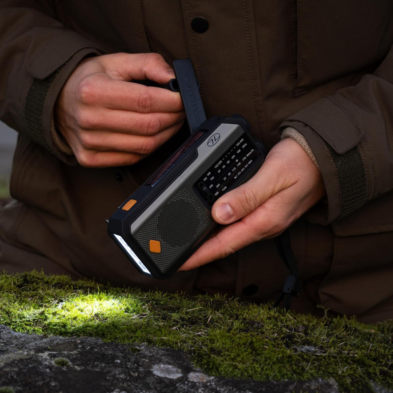 Krisradio & Powerbank – Solpanel, Håndsving, LED-Lommelygte, SOS-Alarm & USB